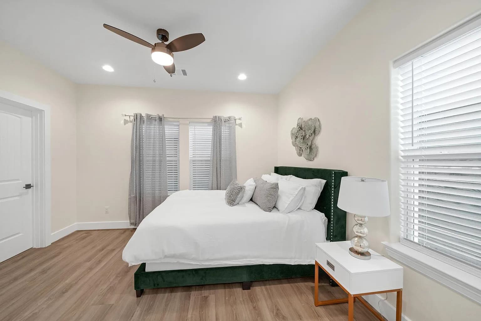 2105 Saint Charles St, Houston, TX 77003, USA photo 4