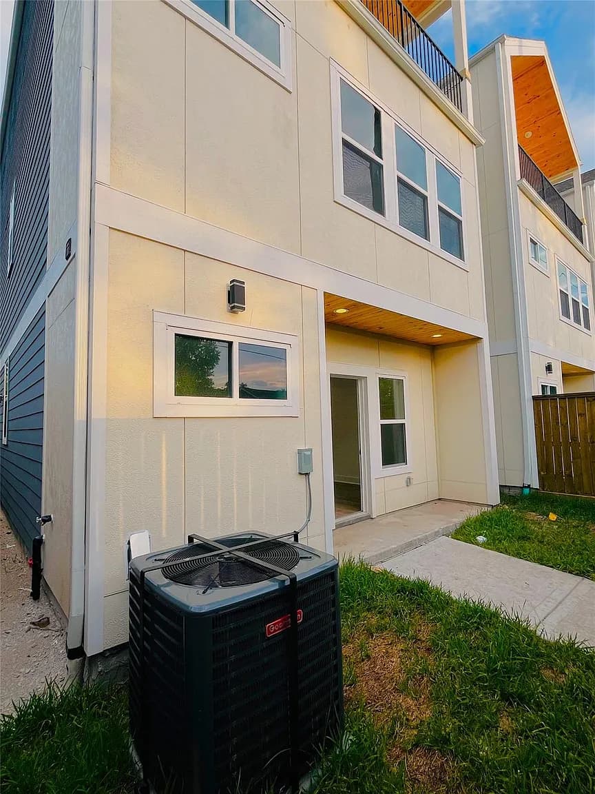 3802 Yale St, Houston, TX 77018, USA — main photo